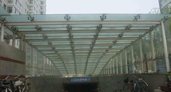 輕鋼結(jié)構(gòu)雨棚
